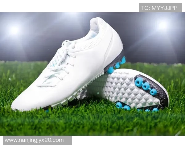 足球明星专属装备全景展示及精彩图片集锦